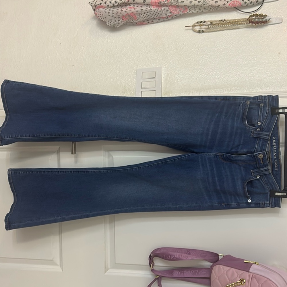 american eagle, low rise, size 6 regular flared jean. - Picture 1 of 3